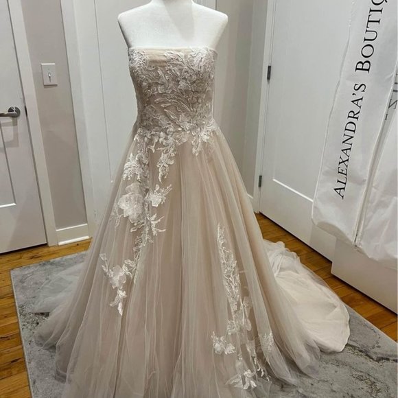 UNALTERED Bridal Gown - Picture 1 of 10